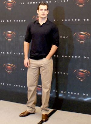 Henry Cavill Body Measurements Height Weight。